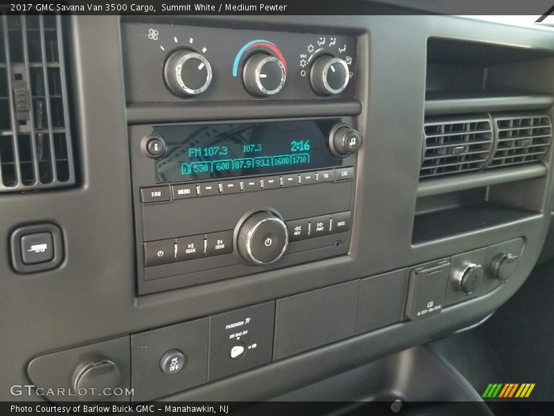 Summit White / Medium Pewter 2017 GMC Savana Van 3500 Cargo