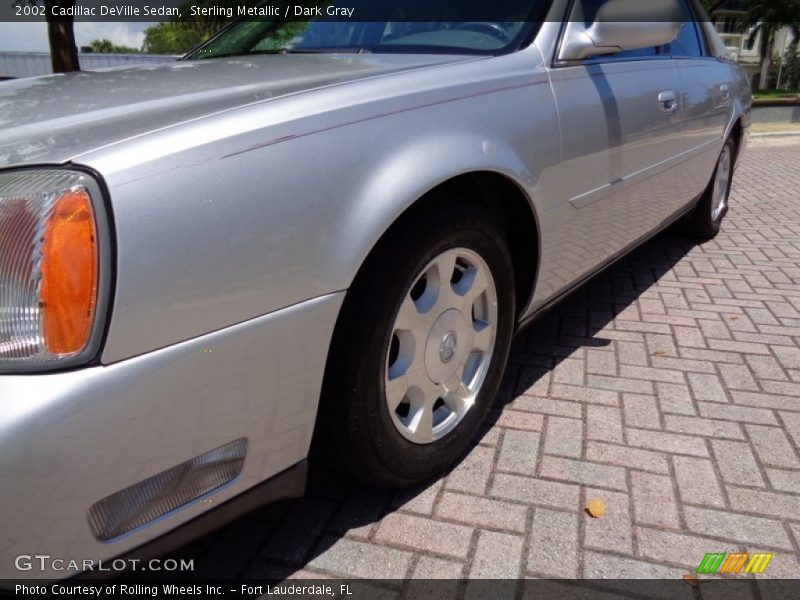 Sterling Metallic / Dark Gray 2002 Cadillac DeVille Sedan