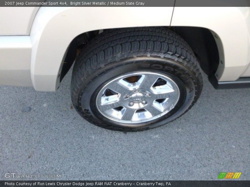 Bright Silver Metallic / Medium Slate Gray 2007 Jeep Commander Sport 4x4