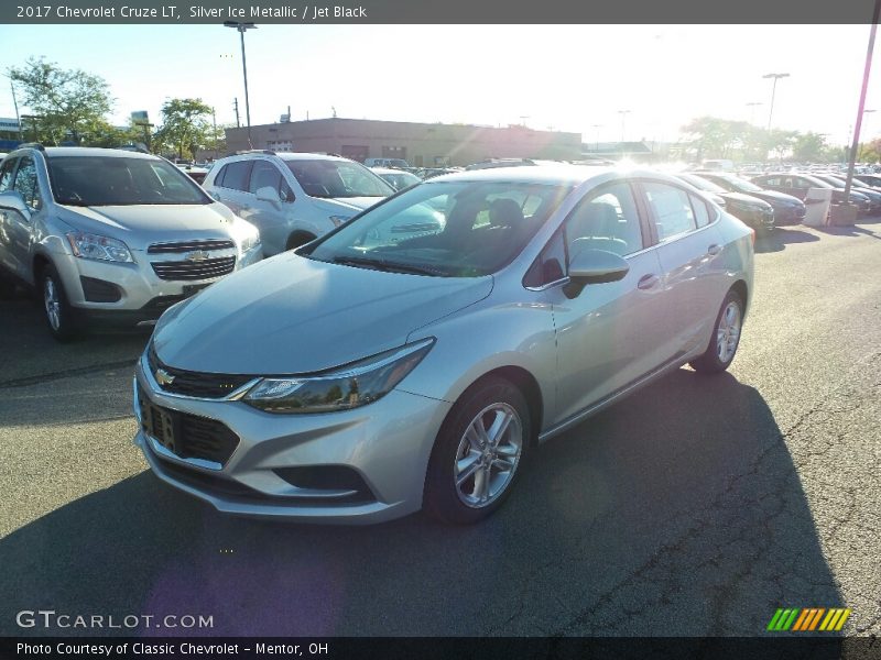 Silver Ice Metallic / Jet Black 2017 Chevrolet Cruze LT