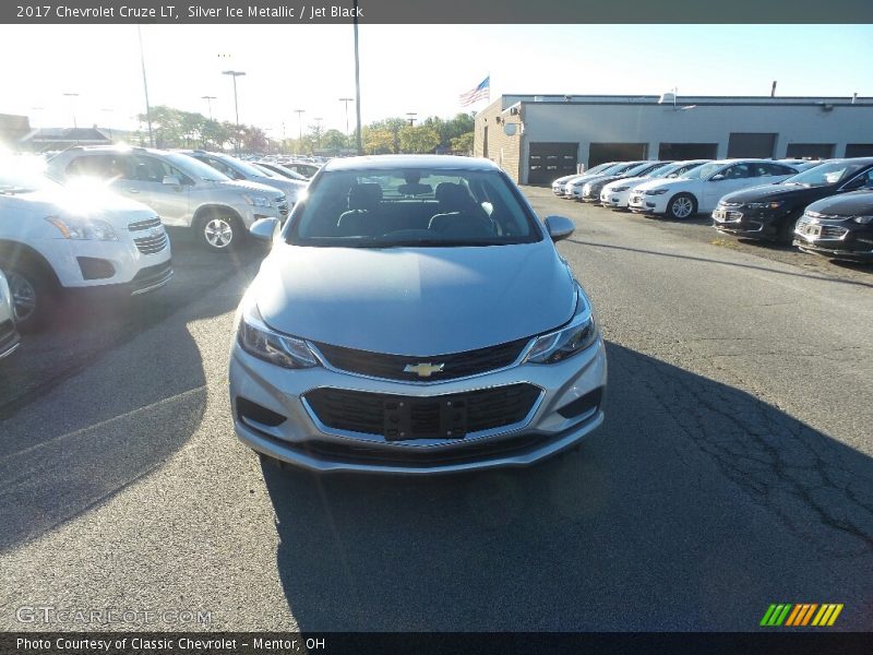 Silver Ice Metallic / Jet Black 2017 Chevrolet Cruze LT