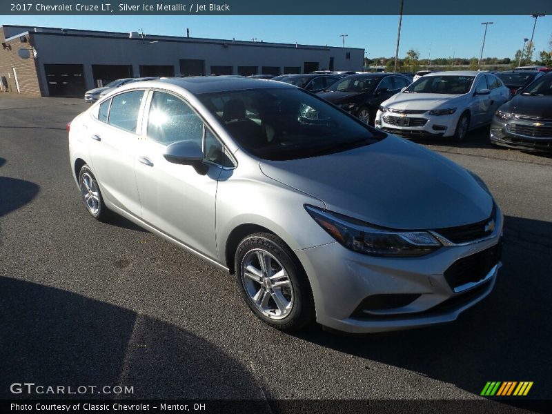 Silver Ice Metallic / Jet Black 2017 Chevrolet Cruze LT