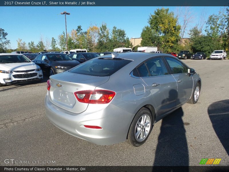 Silver Ice Metallic / Jet Black 2017 Chevrolet Cruze LT