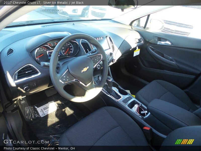 Silver Ice Metallic / Jet Black 2017 Chevrolet Cruze LT
