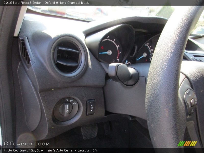 Oxford White / Charcoal Black 2016 Ford Fiesta S Sedan