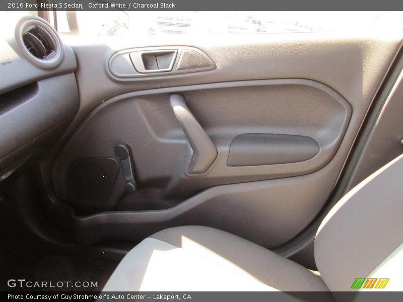 Oxford White / Charcoal Black 2016 Ford Fiesta S Sedan