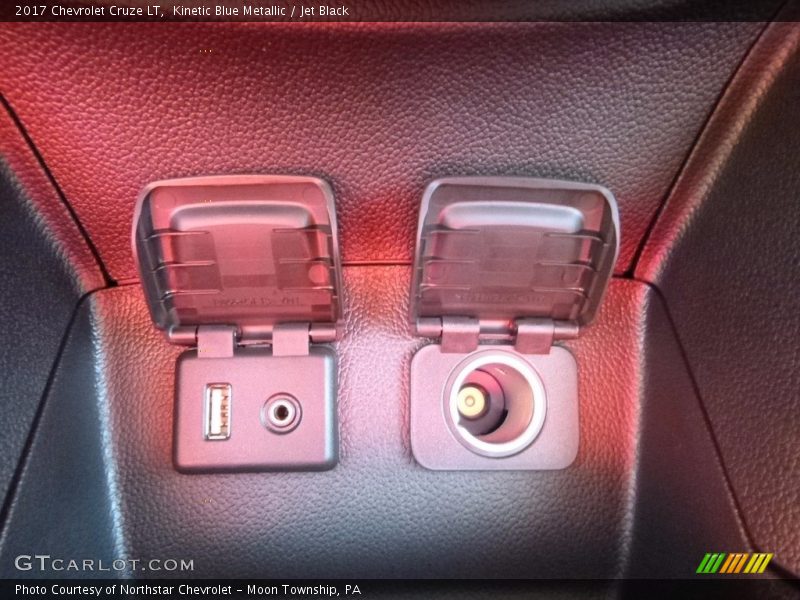 Kinetic Blue Metallic / Jet Black 2017 Chevrolet Cruze LT