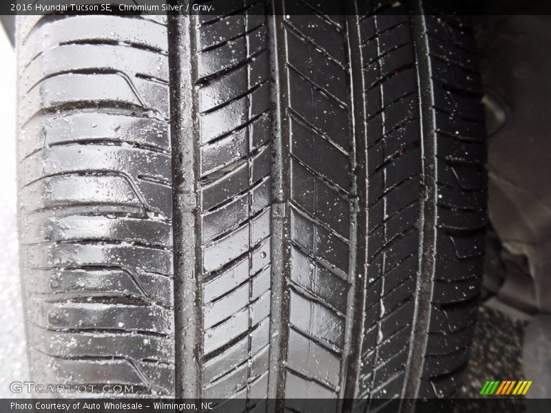 Chromium Silver / Gray 2016 Hyundai Tucson SE