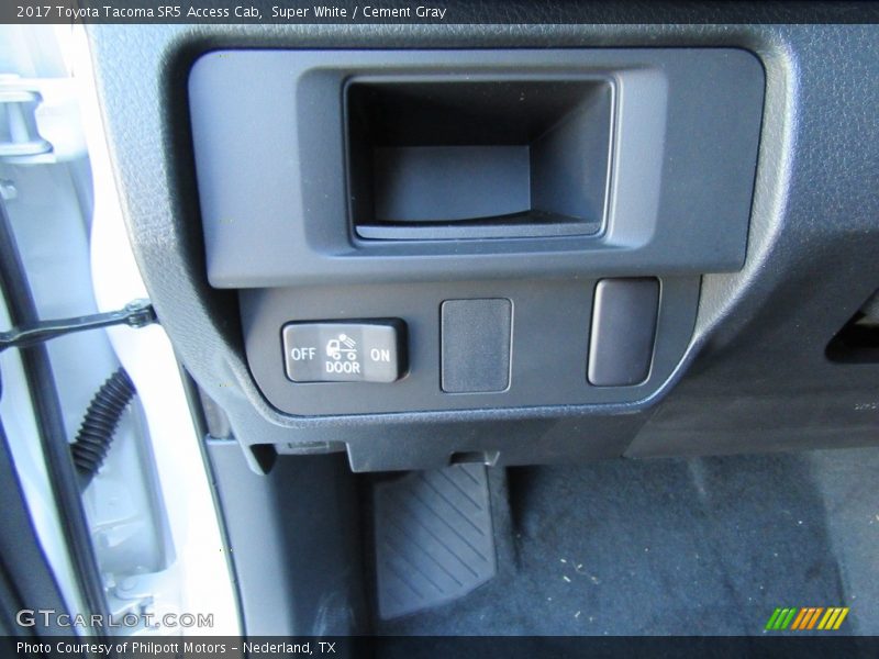 Super White / Cement Gray 2017 Toyota Tacoma SR5 Access Cab