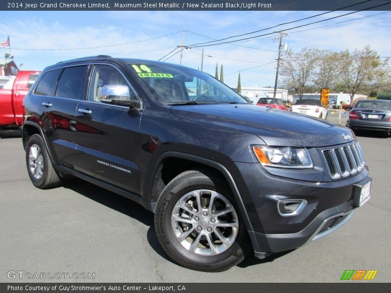 Front 3/4 View of 2014 Grand Cherokee Limited