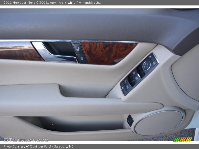 Arctic White / Almond/Mocha 2011 Mercedes-Benz C 300 Luxury