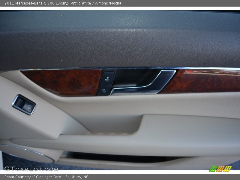 Arctic White / Almond/Mocha 2011 Mercedes-Benz C 300 Luxury