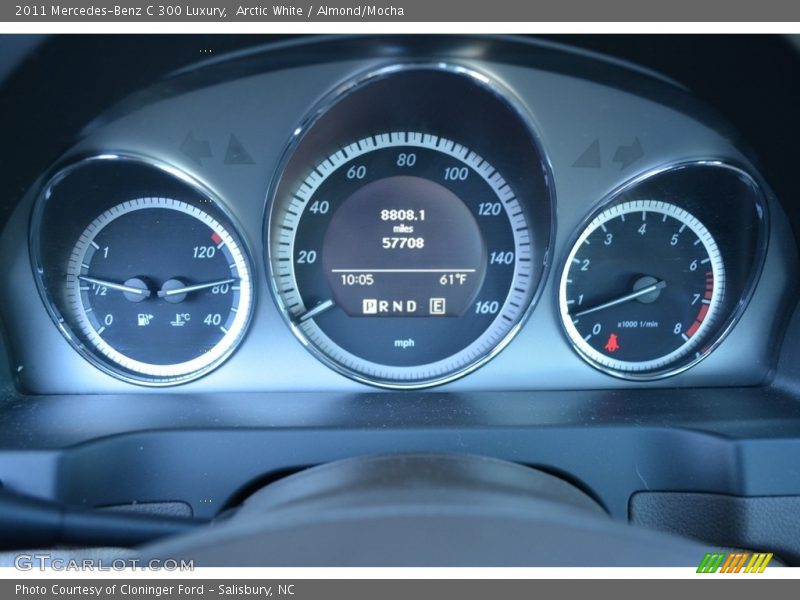 Arctic White / Almond/Mocha 2011 Mercedes-Benz C 300 Luxury