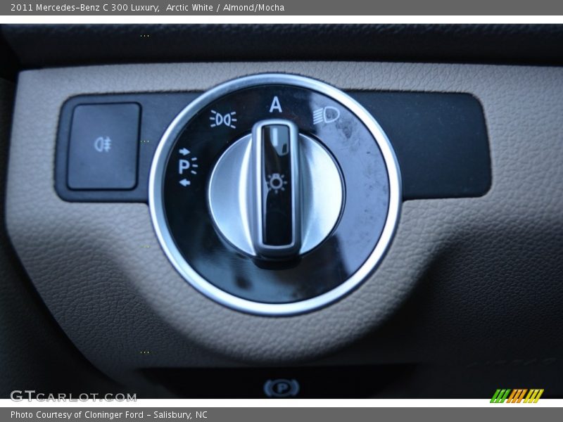Arctic White / Almond/Mocha 2011 Mercedes-Benz C 300 Luxury