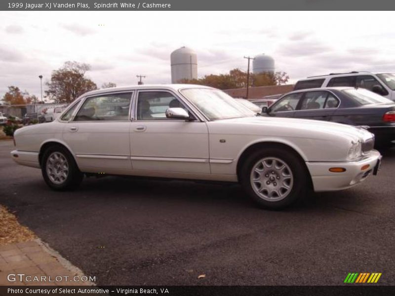 Spindrift White / Cashmere 1999 Jaguar XJ Vanden Plas