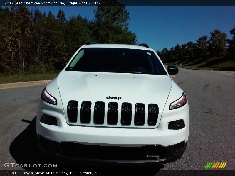 Bright White / Black 2017 Jeep Cherokee Sport Altitude