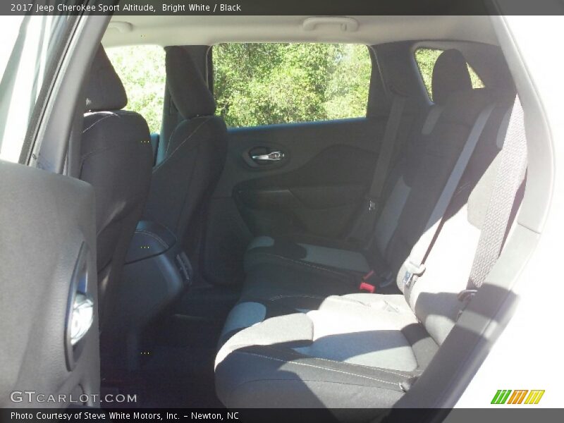 Bright White / Black 2017 Jeep Cherokee Sport Altitude