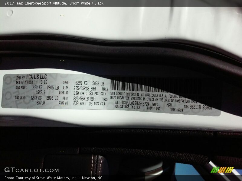 Bright White / Black 2017 Jeep Cherokee Sport Altitude