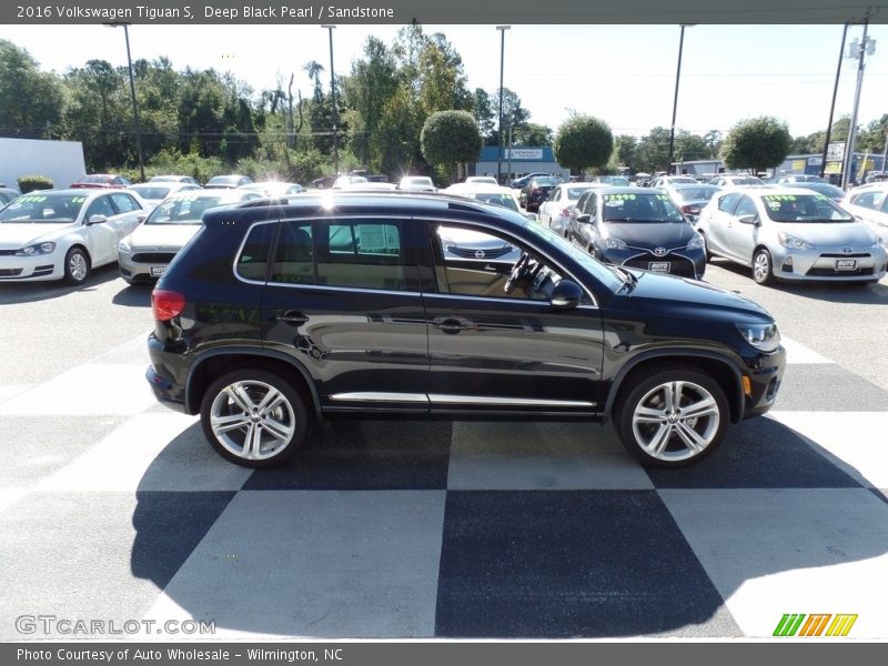 Deep Black Pearl / Sandstone 2016 Volkswagen Tiguan S