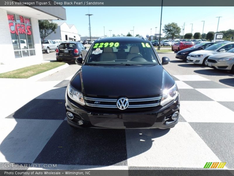 Deep Black Pearl / Sandstone 2016 Volkswagen Tiguan S