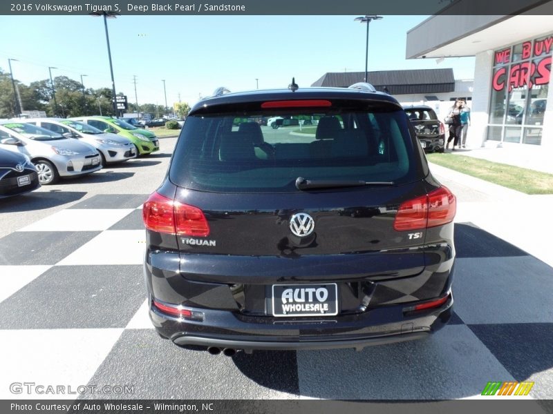 Deep Black Pearl / Sandstone 2016 Volkswagen Tiguan S