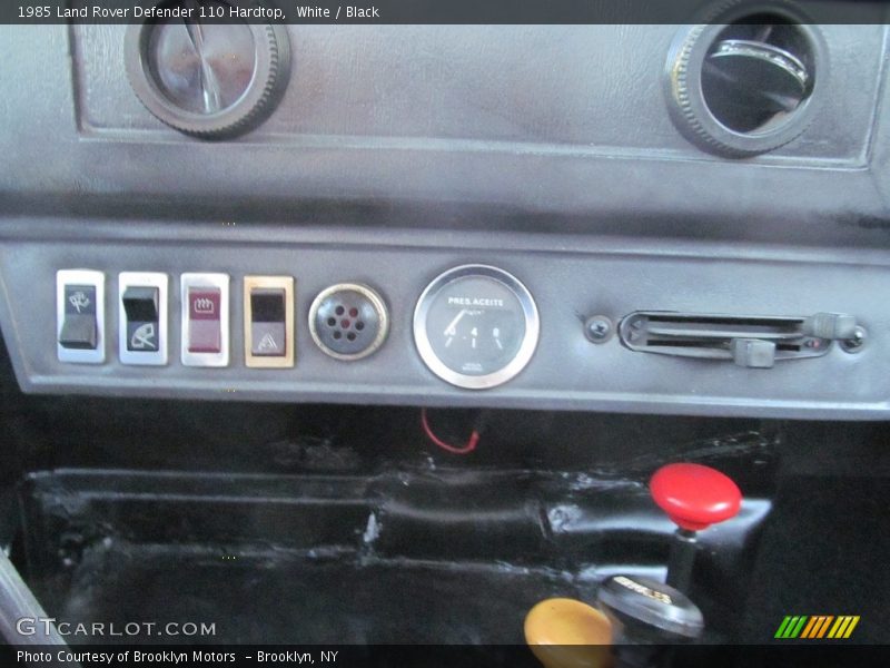Controls of 1985 Defender 110 Hardtop