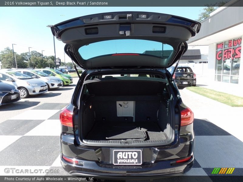 Deep Black Pearl / Sandstone 2016 Volkswagen Tiguan S