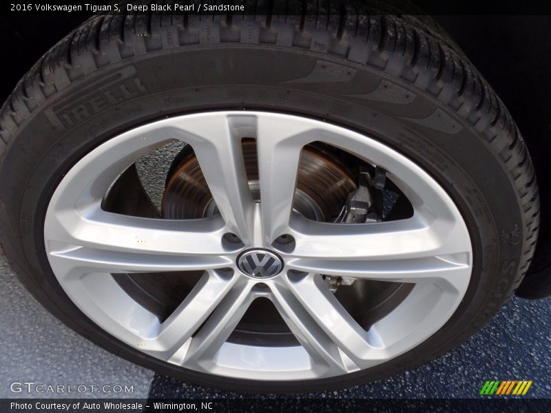 Deep Black Pearl / Sandstone 2016 Volkswagen Tiguan S