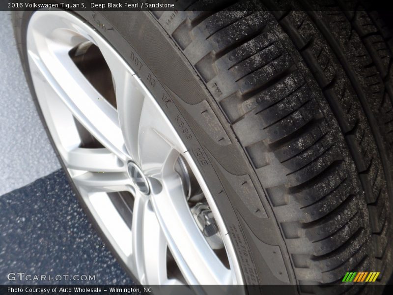 Deep Black Pearl / Sandstone 2016 Volkswagen Tiguan S