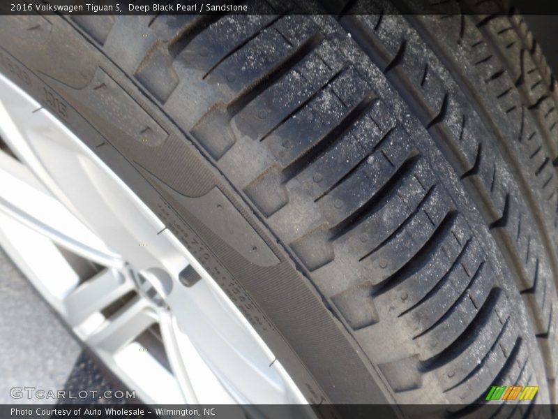 Deep Black Pearl / Sandstone 2016 Volkswagen Tiguan S