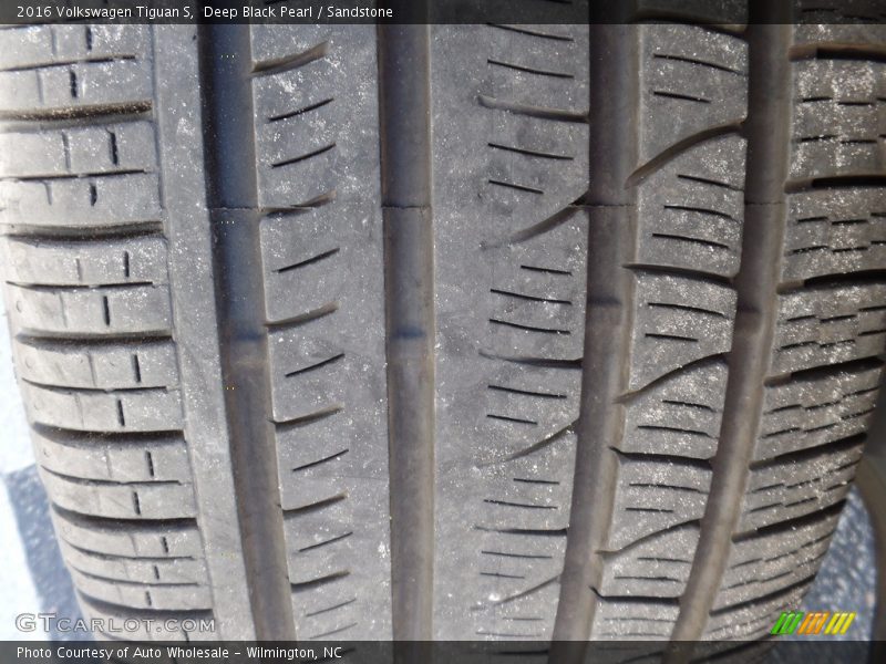 Deep Black Pearl / Sandstone 2016 Volkswagen Tiguan S