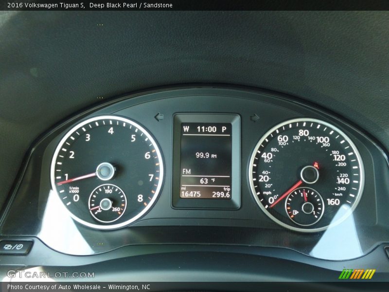 Deep Black Pearl / Sandstone 2016 Volkswagen Tiguan S
