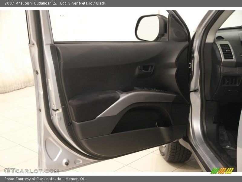Cool Silver Metallic / Black 2007 Mitsubishi Outlander ES