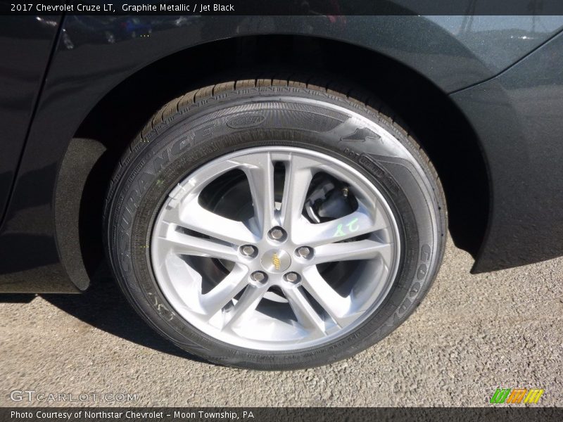 Graphite Metallic / Jet Black 2017 Chevrolet Cruze LT