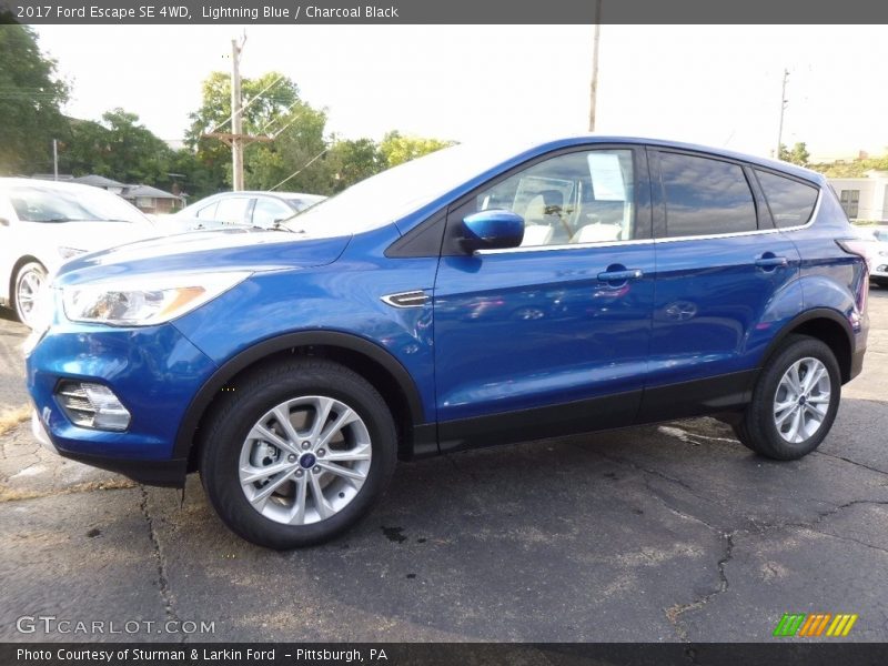 Lightning Blue / Charcoal Black 2017 Ford Escape SE 4WD