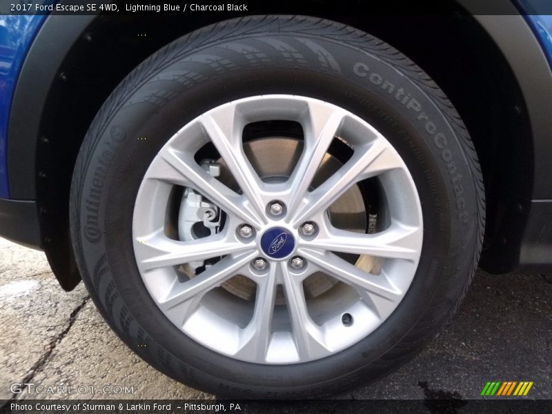 Lightning Blue / Charcoal Black 2017 Ford Escape SE 4WD
