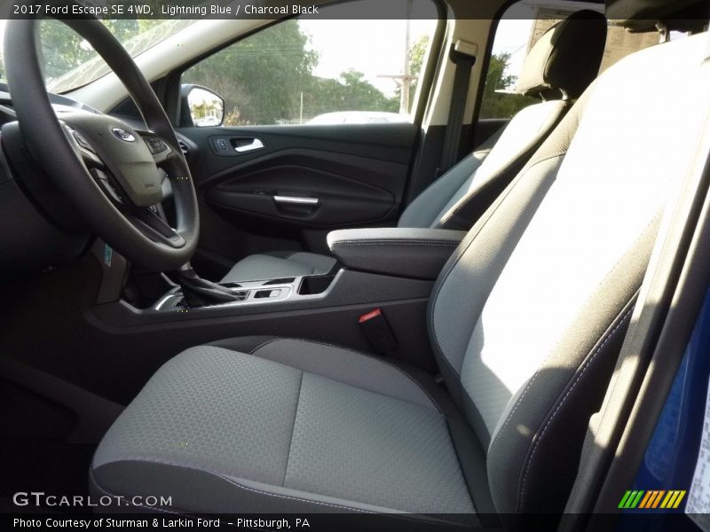 Lightning Blue / Charcoal Black 2017 Ford Escape SE 4WD