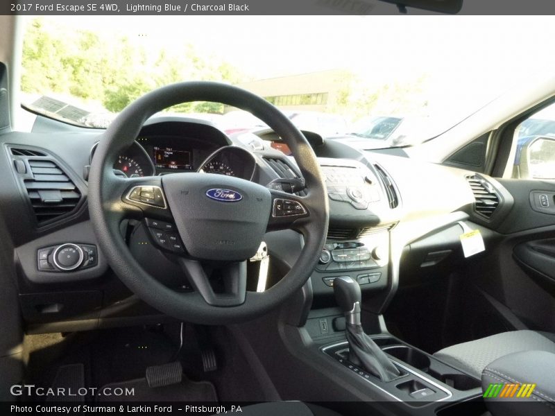 Lightning Blue / Charcoal Black 2017 Ford Escape SE 4WD