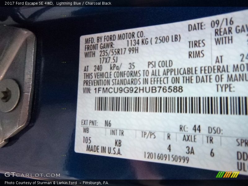 Lightning Blue / Charcoal Black 2017 Ford Escape SE 4WD