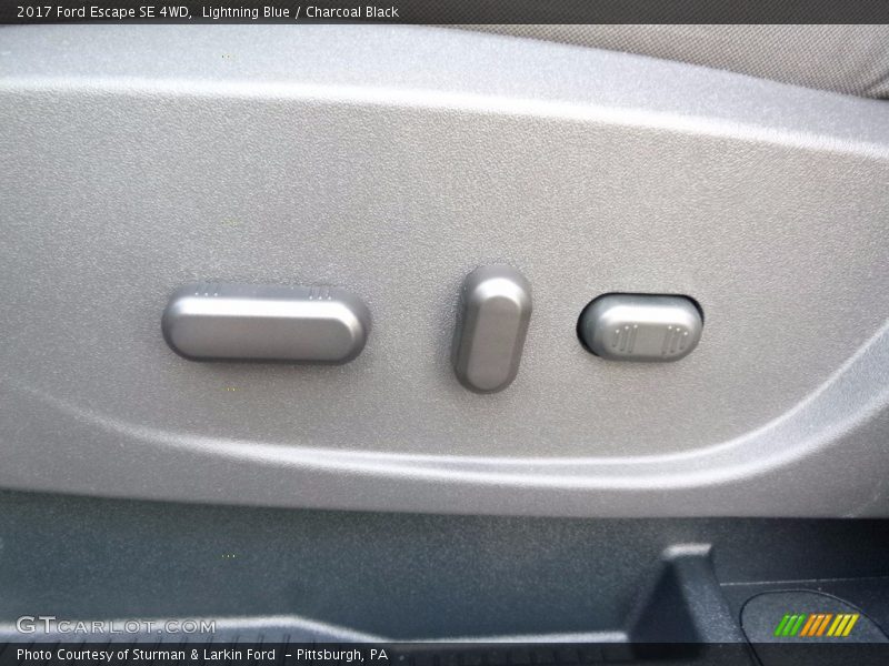 Lightning Blue / Charcoal Black 2017 Ford Escape SE 4WD