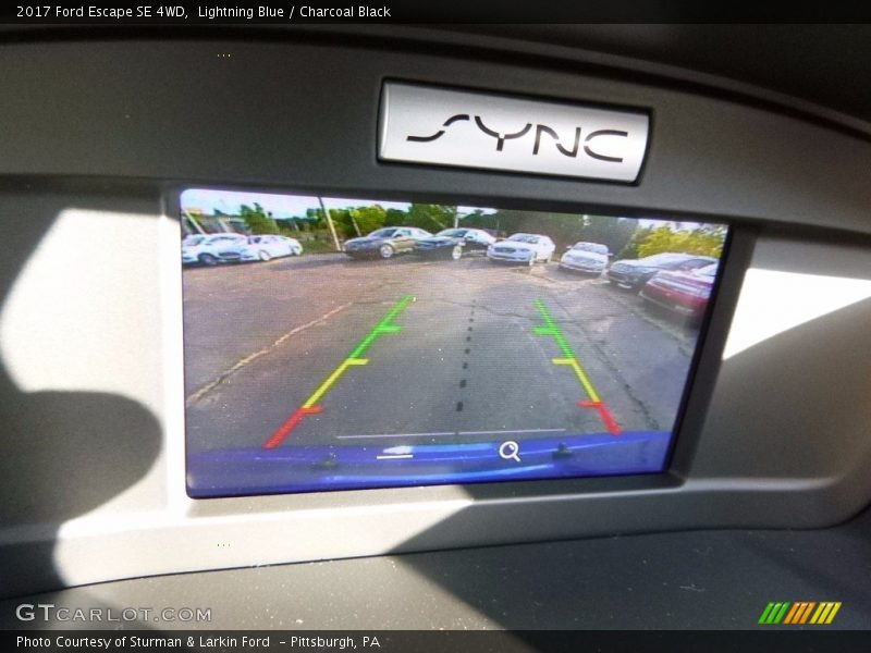 Lightning Blue / Charcoal Black 2017 Ford Escape SE 4WD