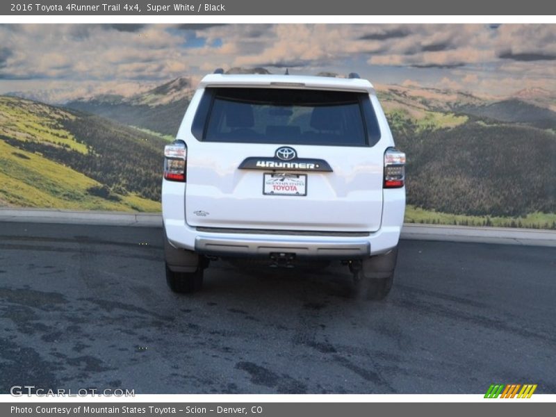 Super White / Black 2016 Toyota 4Runner Trail 4x4