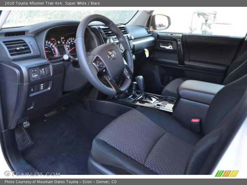 Super White / Black 2016 Toyota 4Runner Trail 4x4