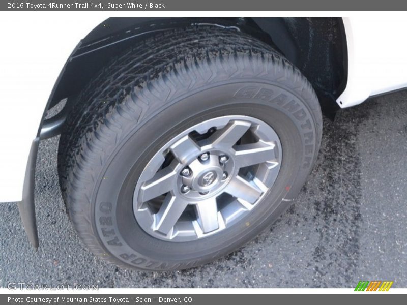 Super White / Black 2016 Toyota 4Runner Trail 4x4