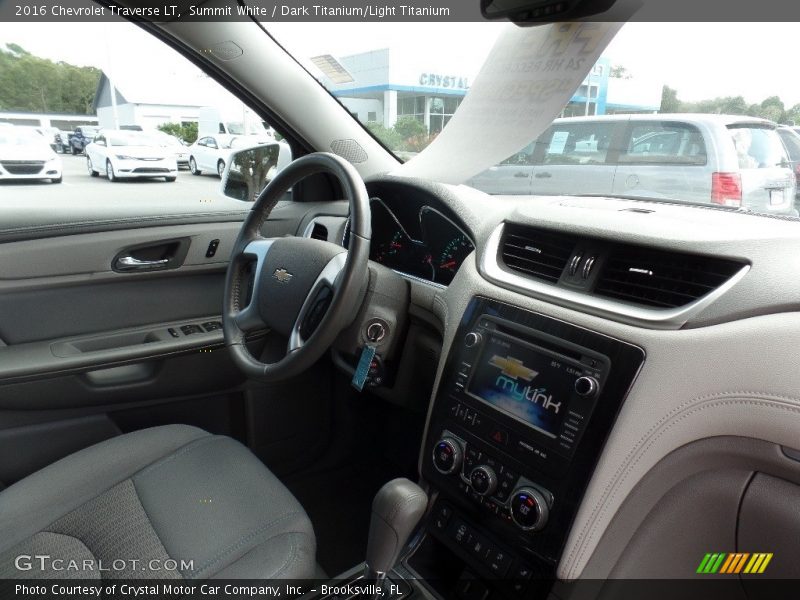 Summit White / Dark Titanium/Light Titanium 2016 Chevrolet Traverse LT