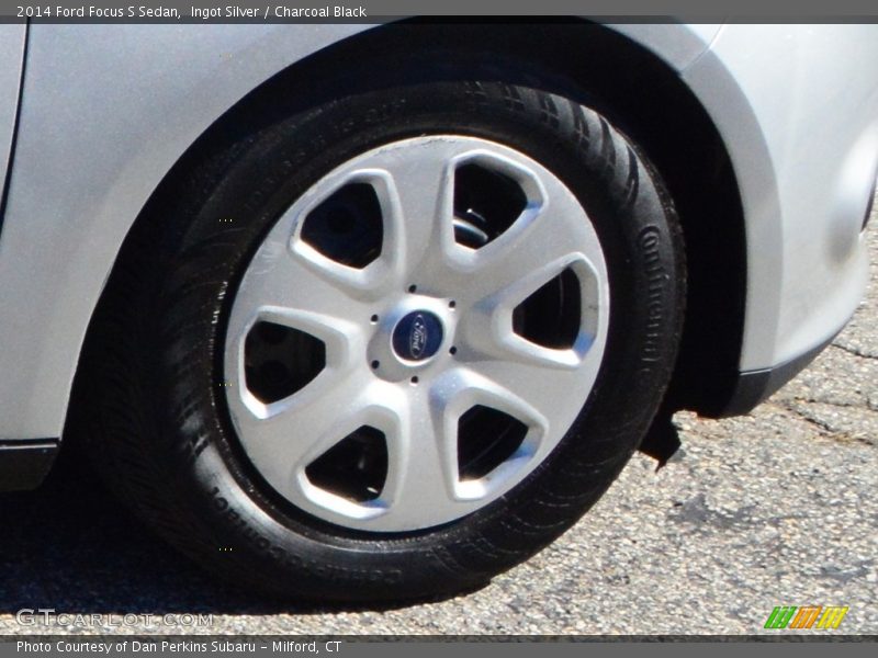 Ingot Silver / Charcoal Black 2014 Ford Focus S Sedan
