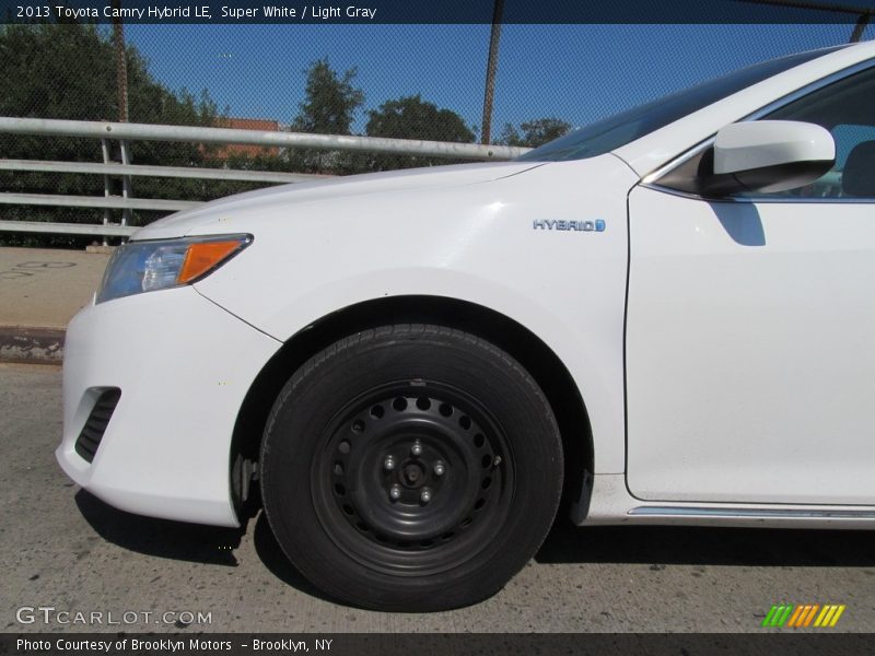 Super White / Light Gray 2013 Toyota Camry Hybrid LE