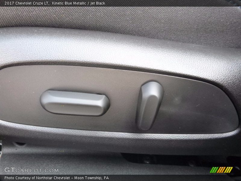 Kinetic Blue Metallic / Jet Black 2017 Chevrolet Cruze LT