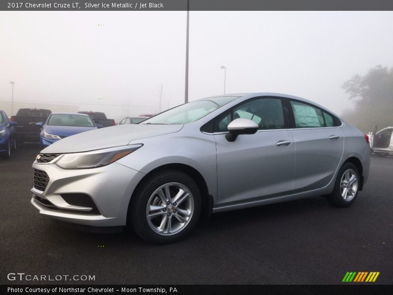 Silver Ice Metallic / Jet Black 2017 Chevrolet Cruze LT