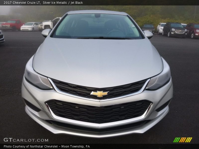 Silver Ice Metallic / Jet Black 2017 Chevrolet Cruze LT